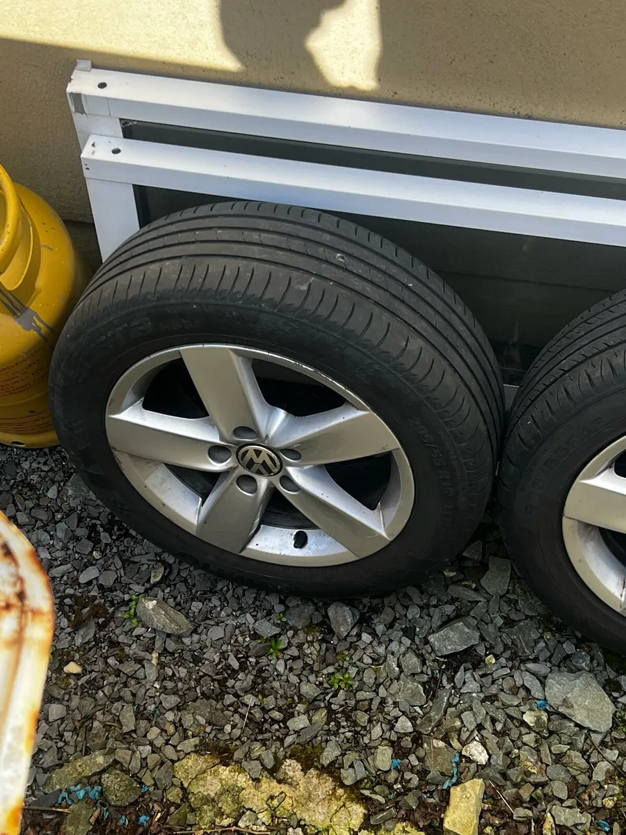 17 inch Volkswagen alloys for sale - Image 2