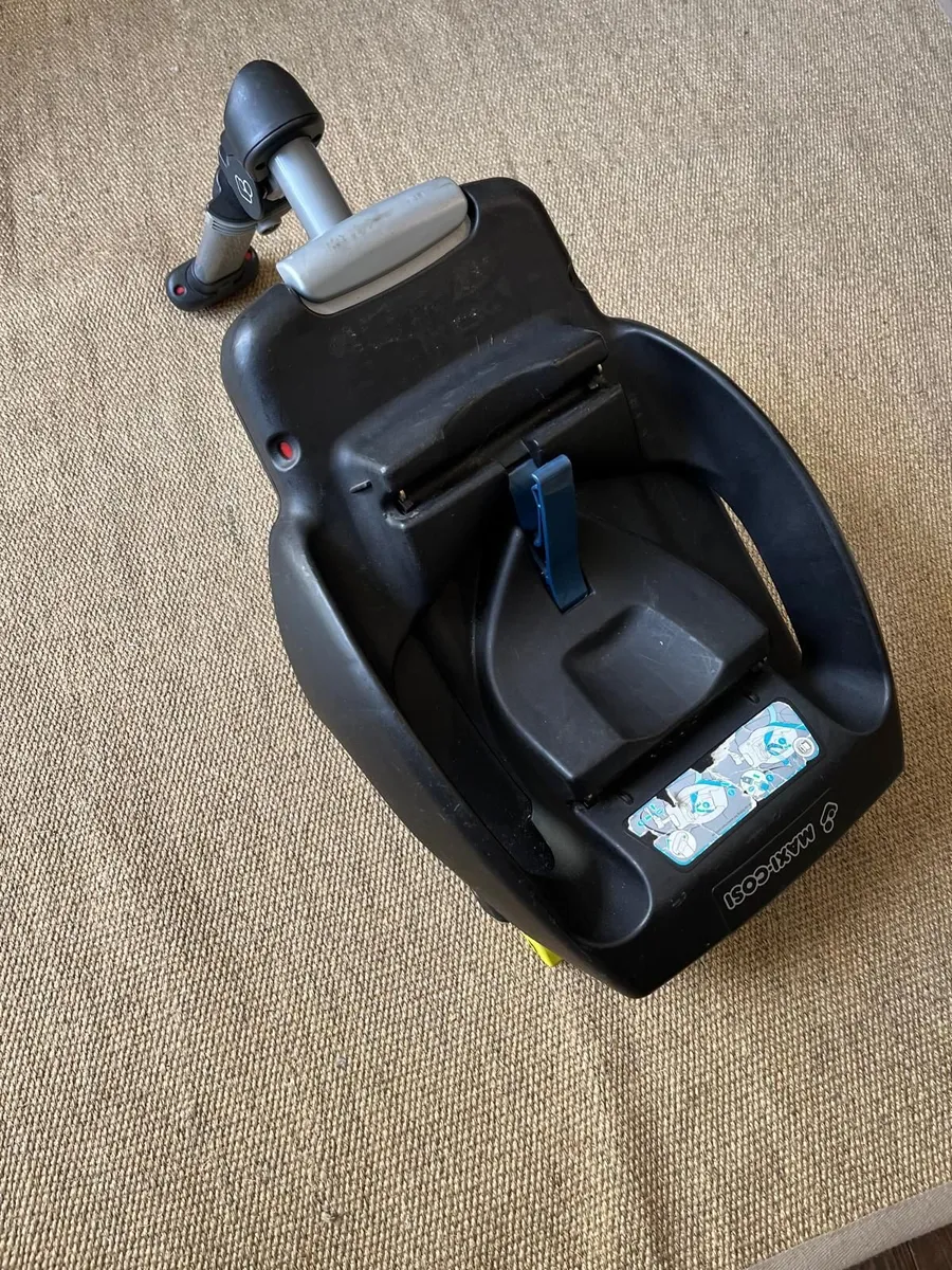 Maxi Cosi isofix base - Image 1