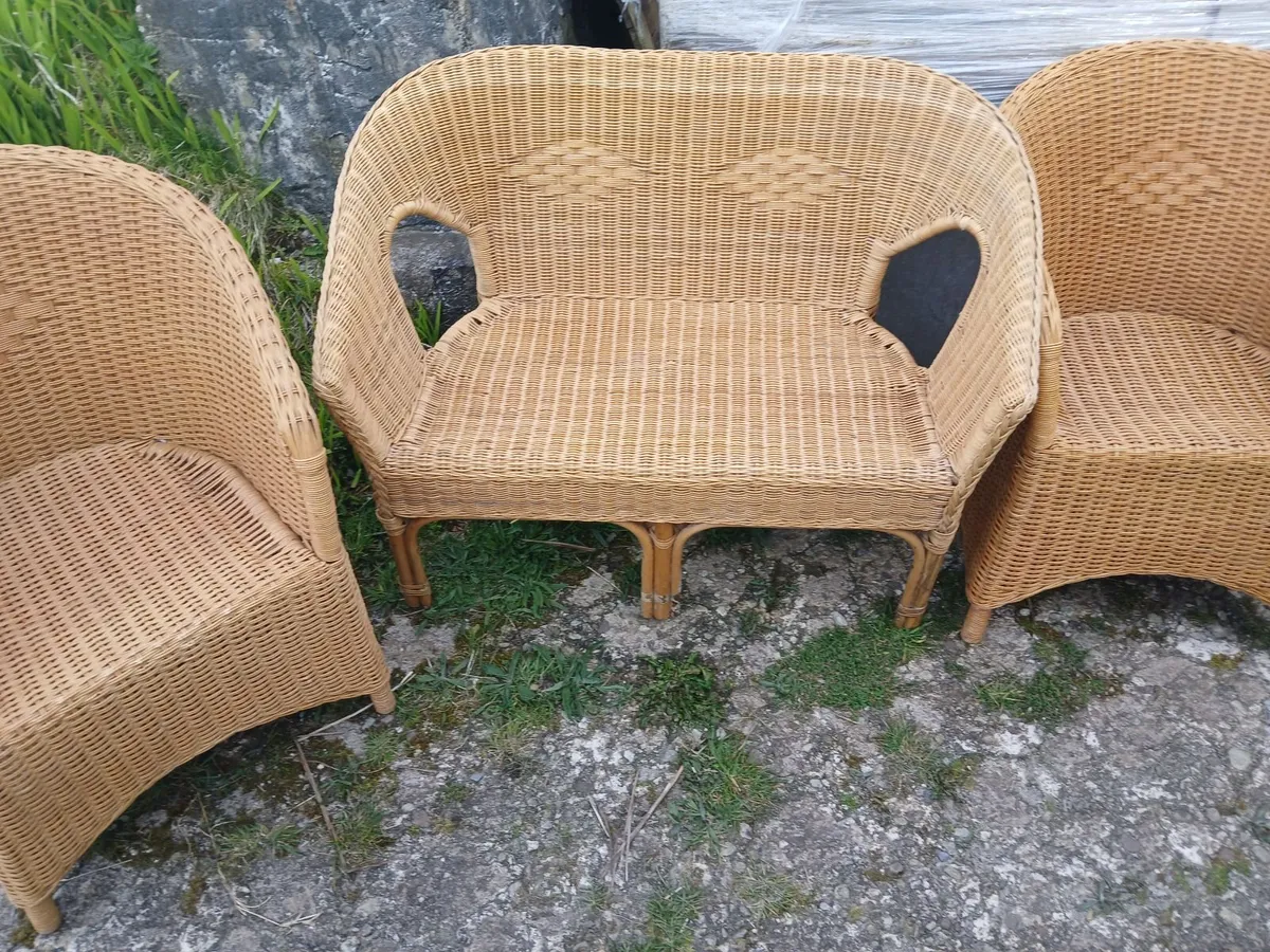 Patio seating 💺  set of (3)...new delivered - Image 3