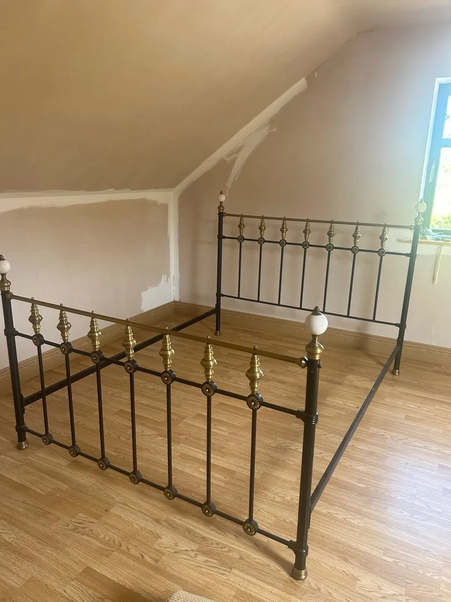 Bed frame - Image 1