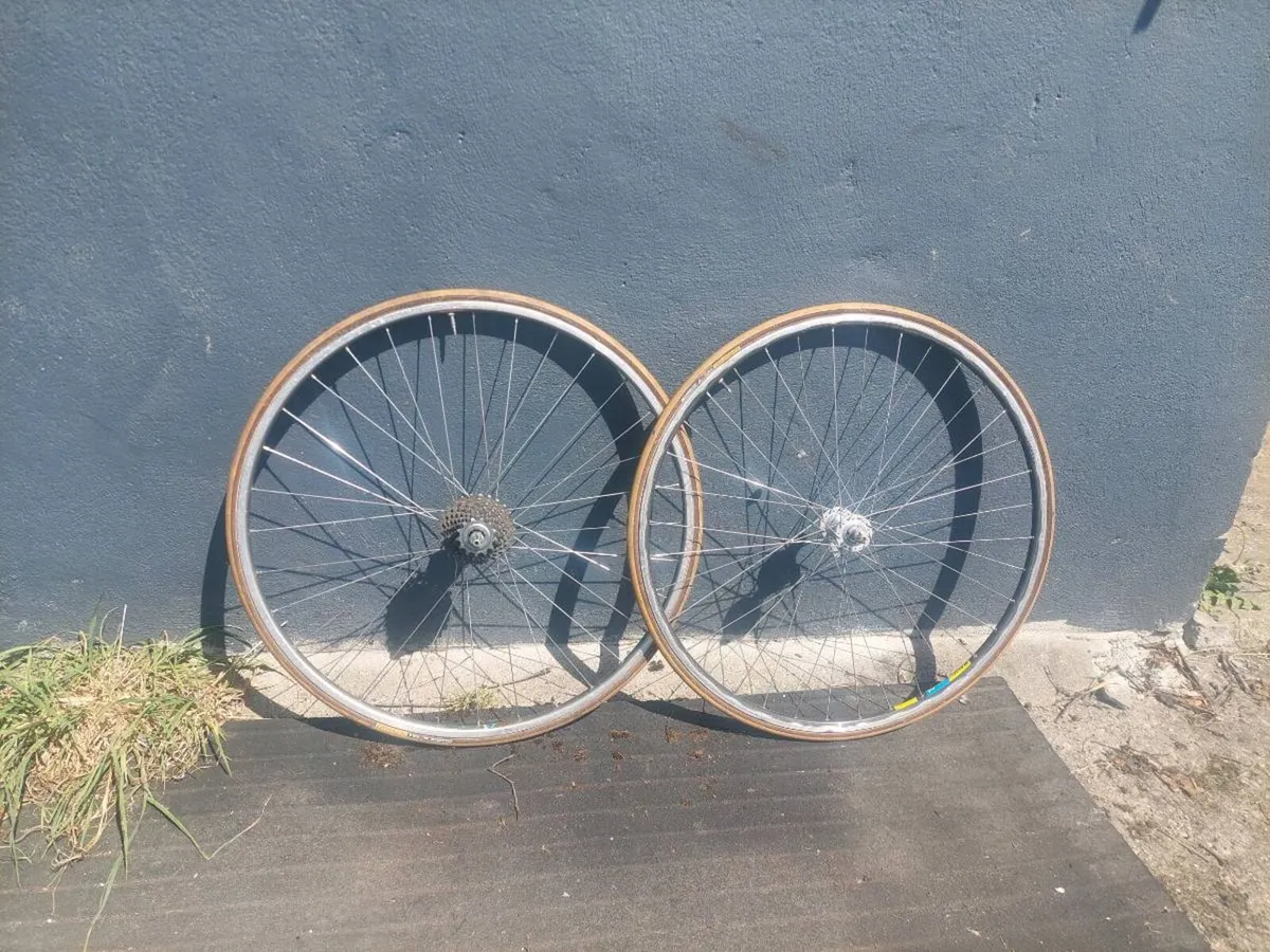 Campagnolo 9 speed wheelset - Image 1