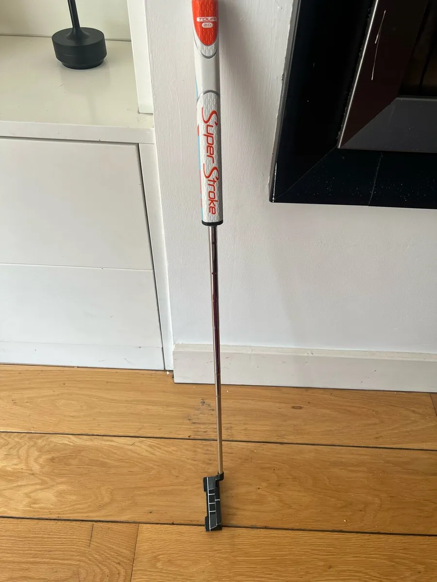 Wilson Men’s RH Putter - Blade - Image 1