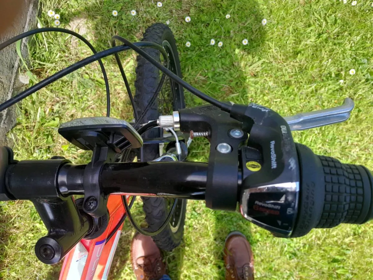 Girls 24 inch bike - Image 2