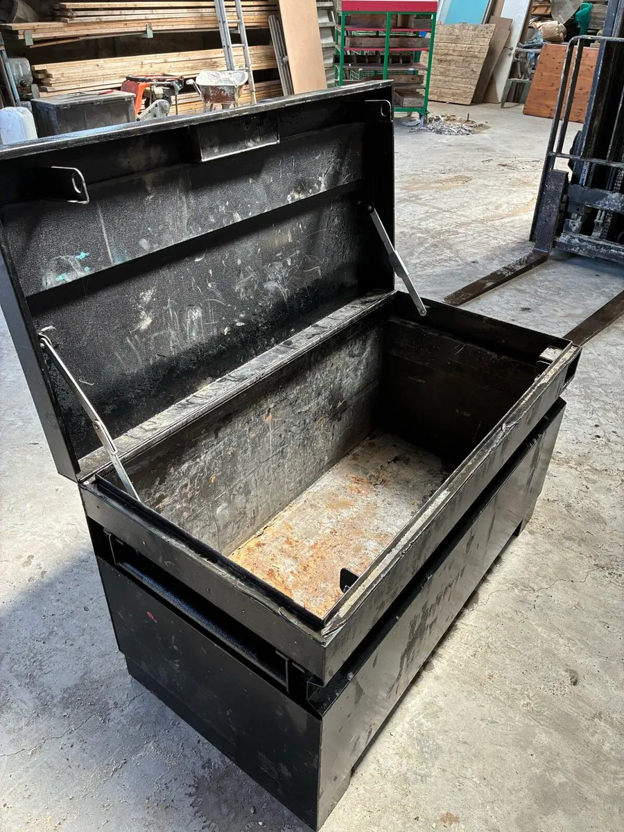 Steel toolbox. - Image 2