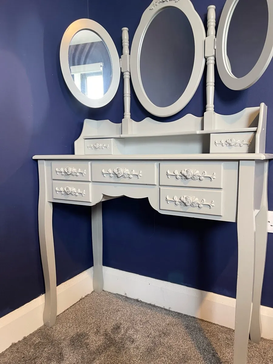 Laura James dressing table - Image 1