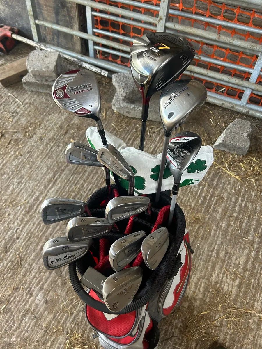Golf clubs and bag - Image 1