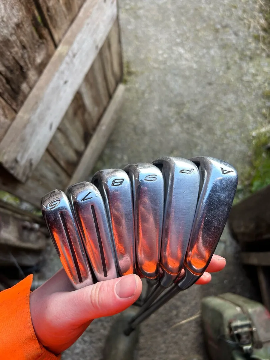 Taylormade rbladez tour irons 6-pw+aw - Image 2