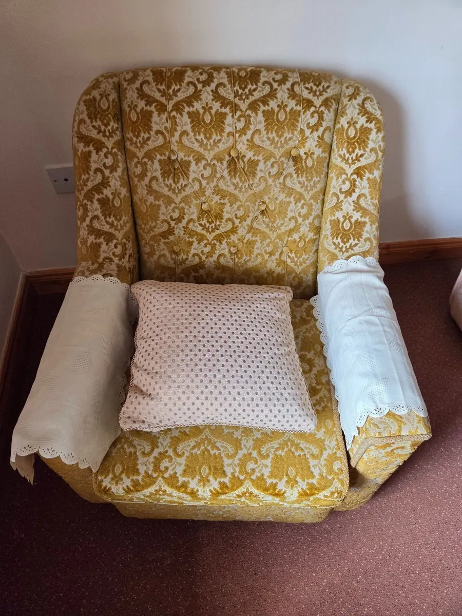 2 Gold Classic Armchairs - Image 4