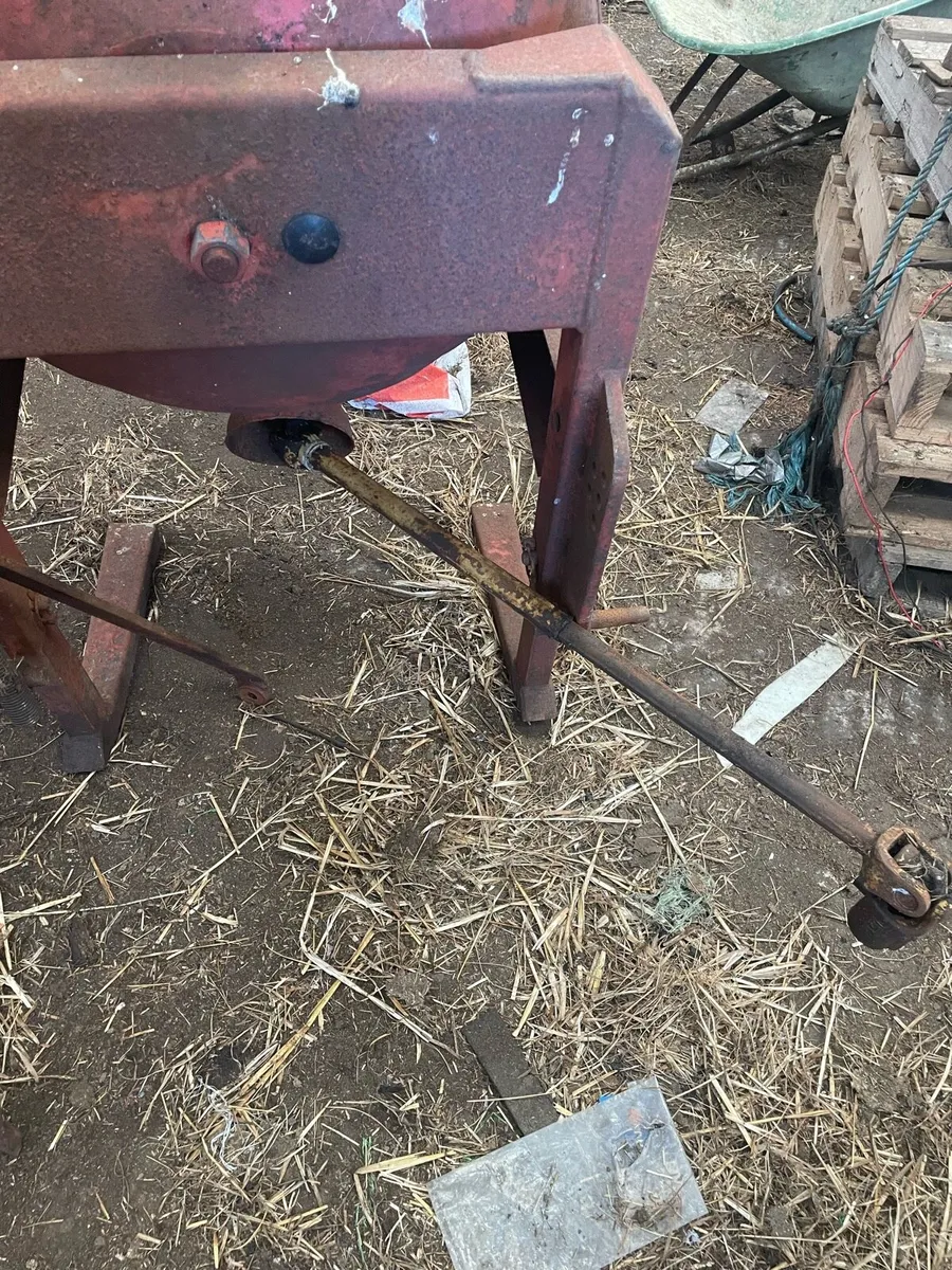 Tractor cement mixer - Image 3
