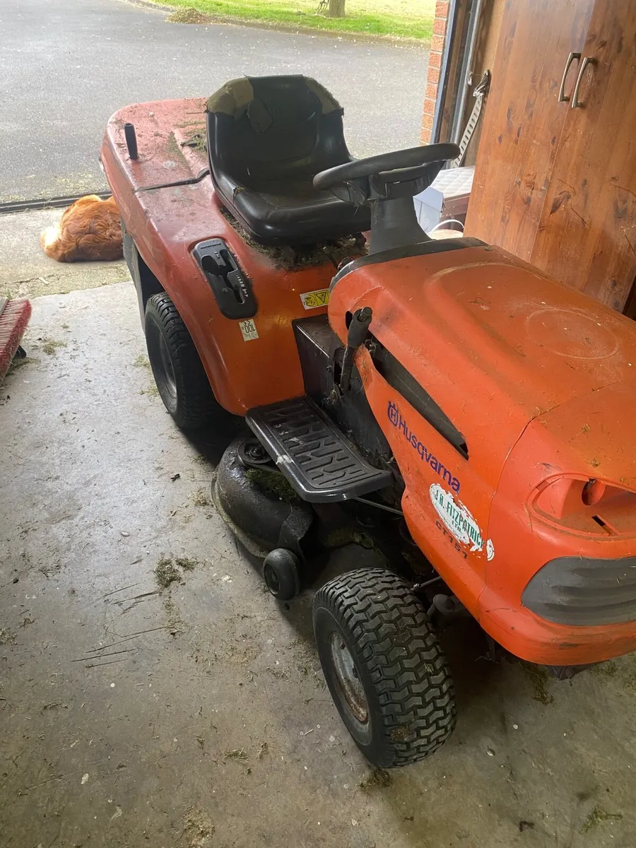 Ride on lawnmower - Image 1