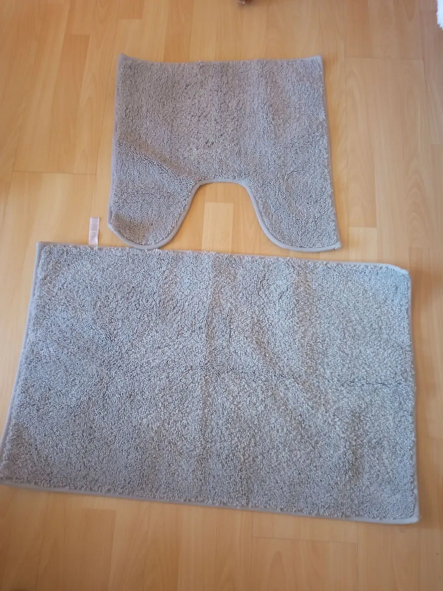 2 Bathroom Piece - Image 1