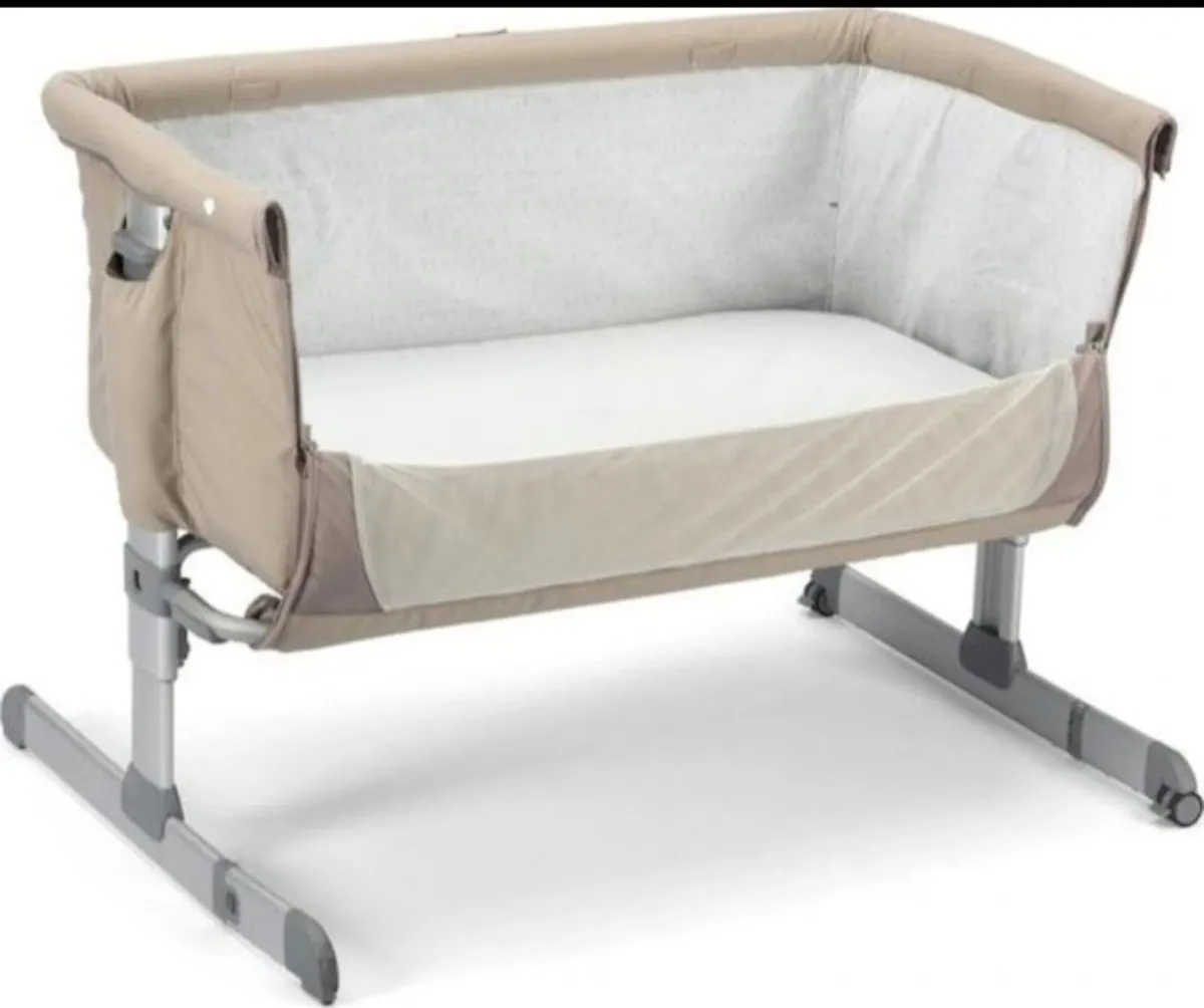 Chicco bedside crib - Image 2