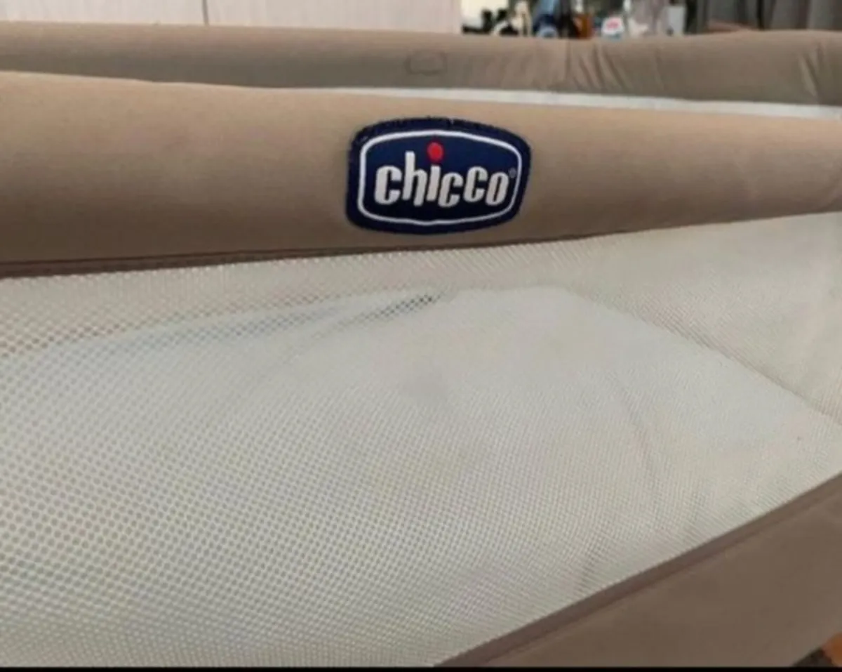 Chicco bedside crib - Image 4