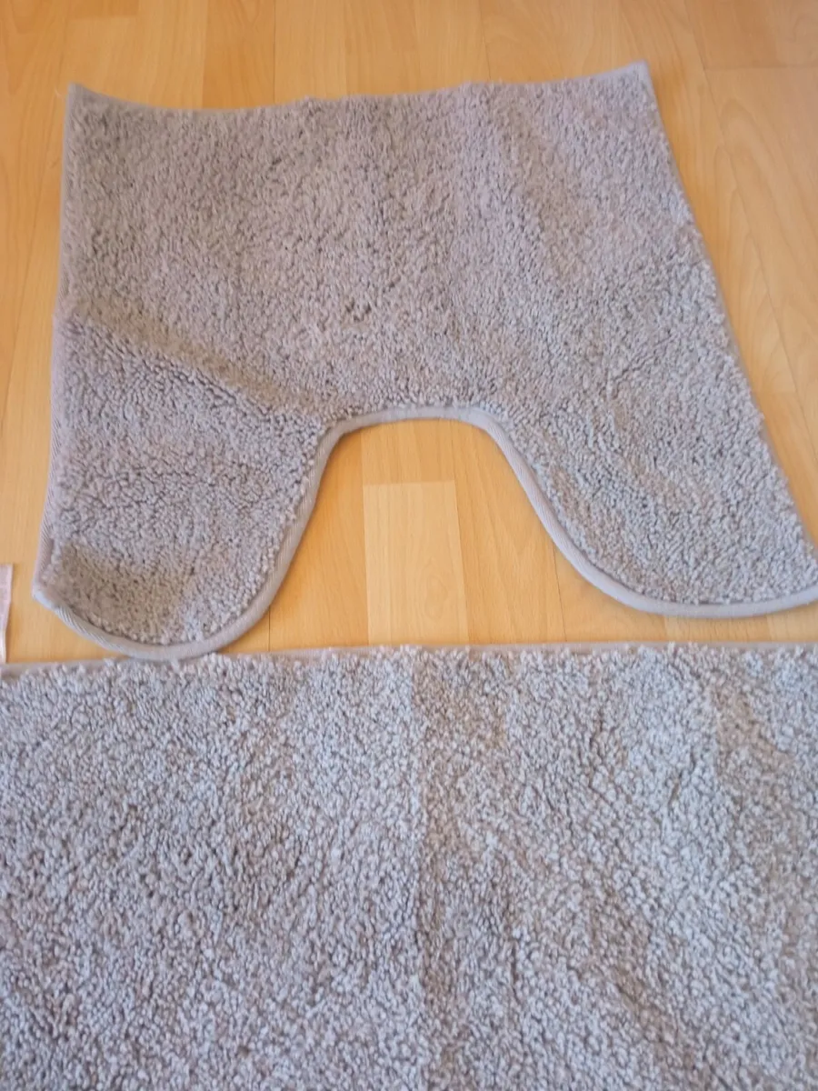 2 Bathroom Piece - Image 2