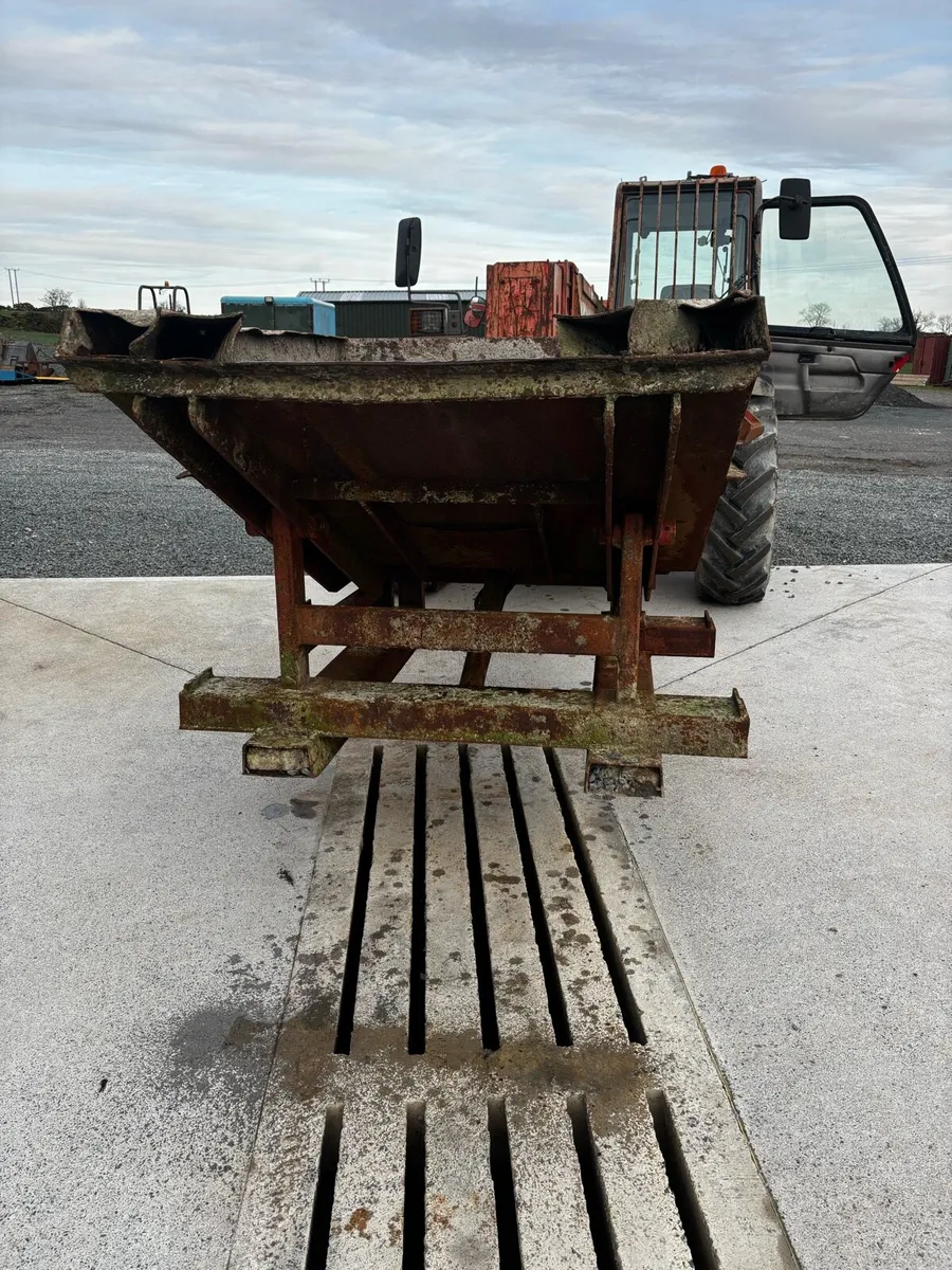 Hydraulic skip (concrete skip) - Image 2