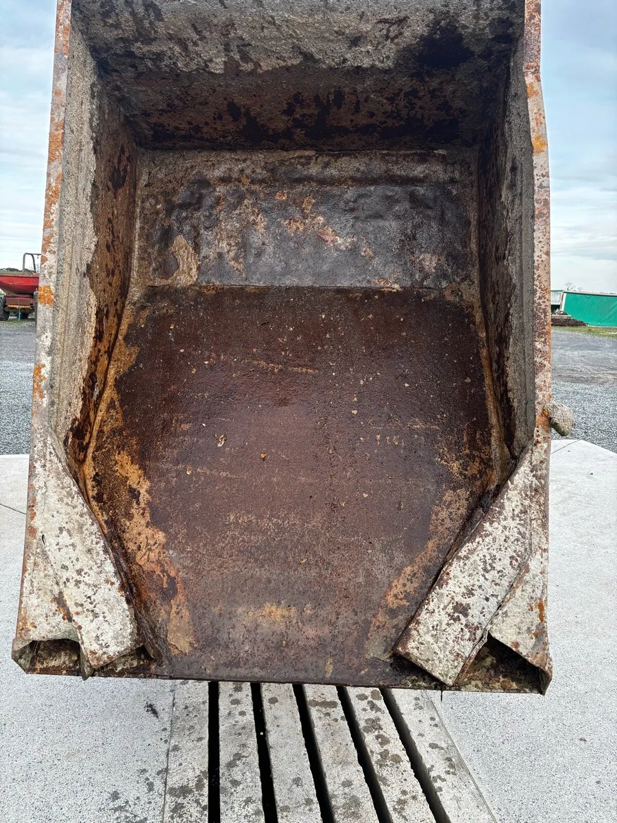 Hydraulic skip (concrete skip) - Image 3