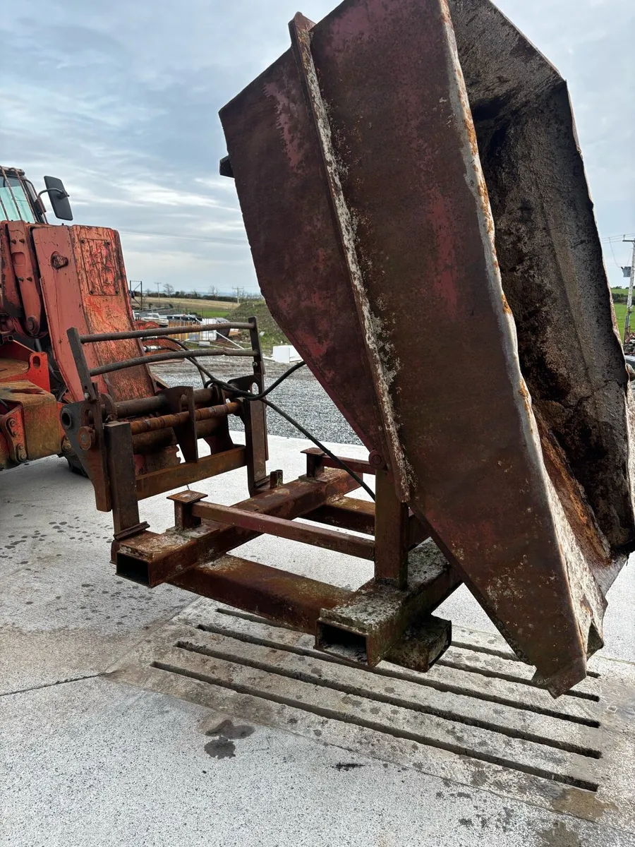 Hydraulic skip (concrete skip) - Image 4