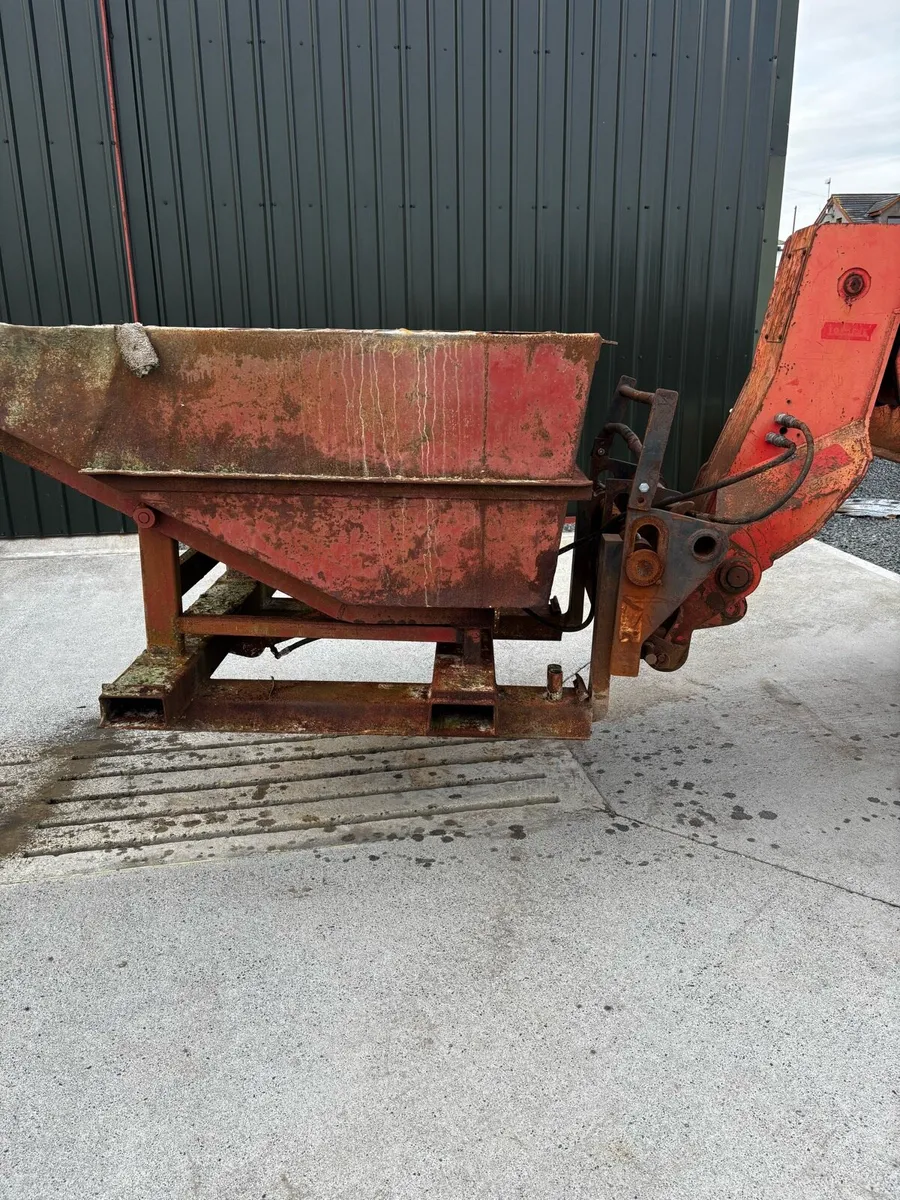 Hydraulic skip (concrete skip) - Image 1