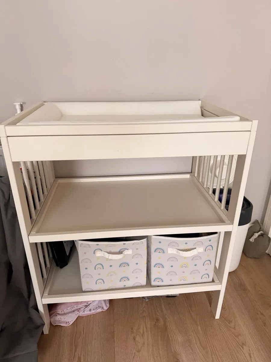 Baby changing table - Image 2