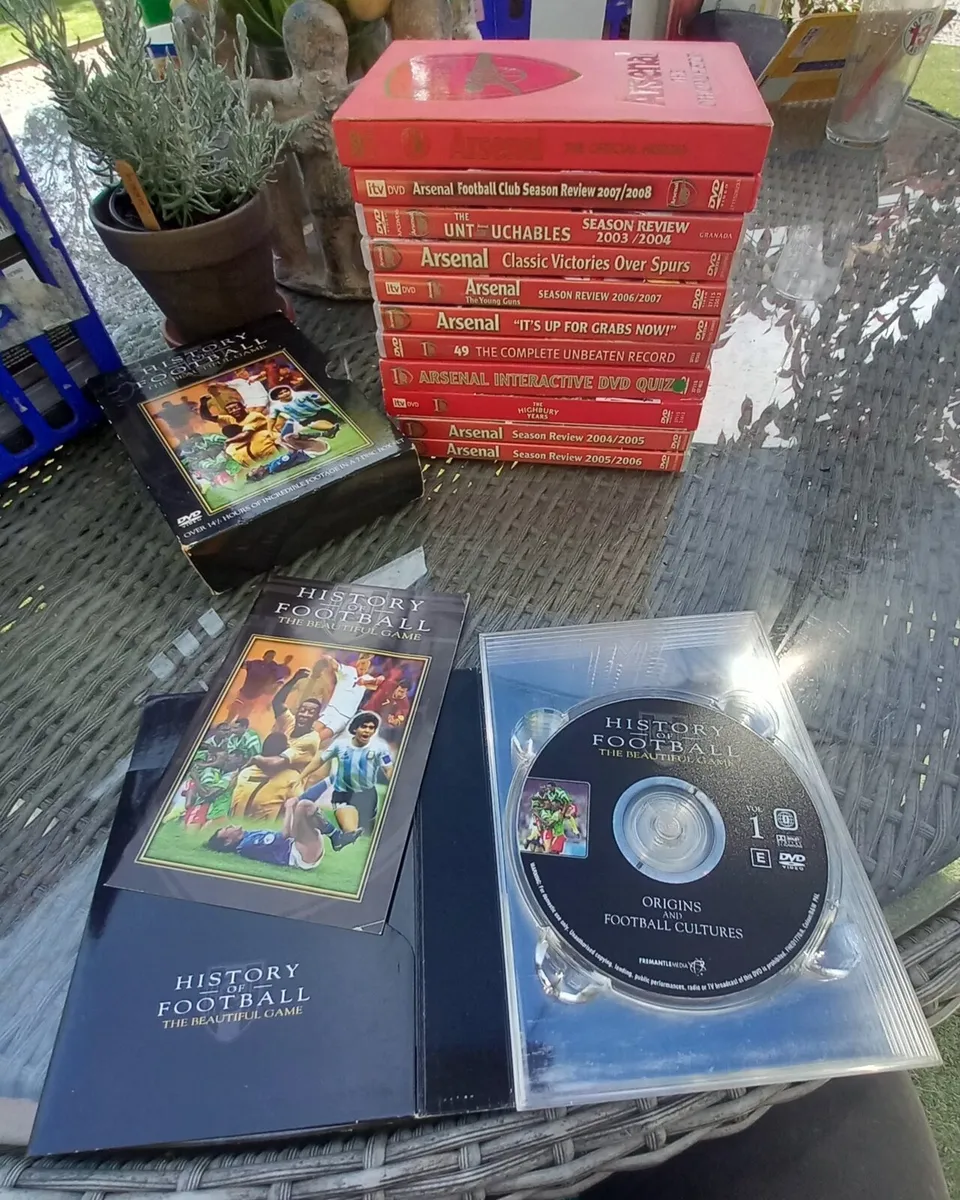 11 Arsenal DVDs and Football DVD set. D18 post 10e - Image 2