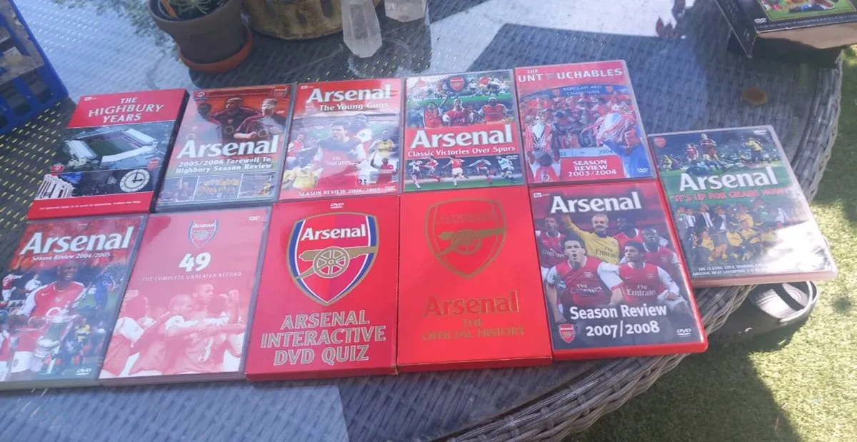11 Arsenal DVDs and Football DVD set. D18 post 10e - Image 3