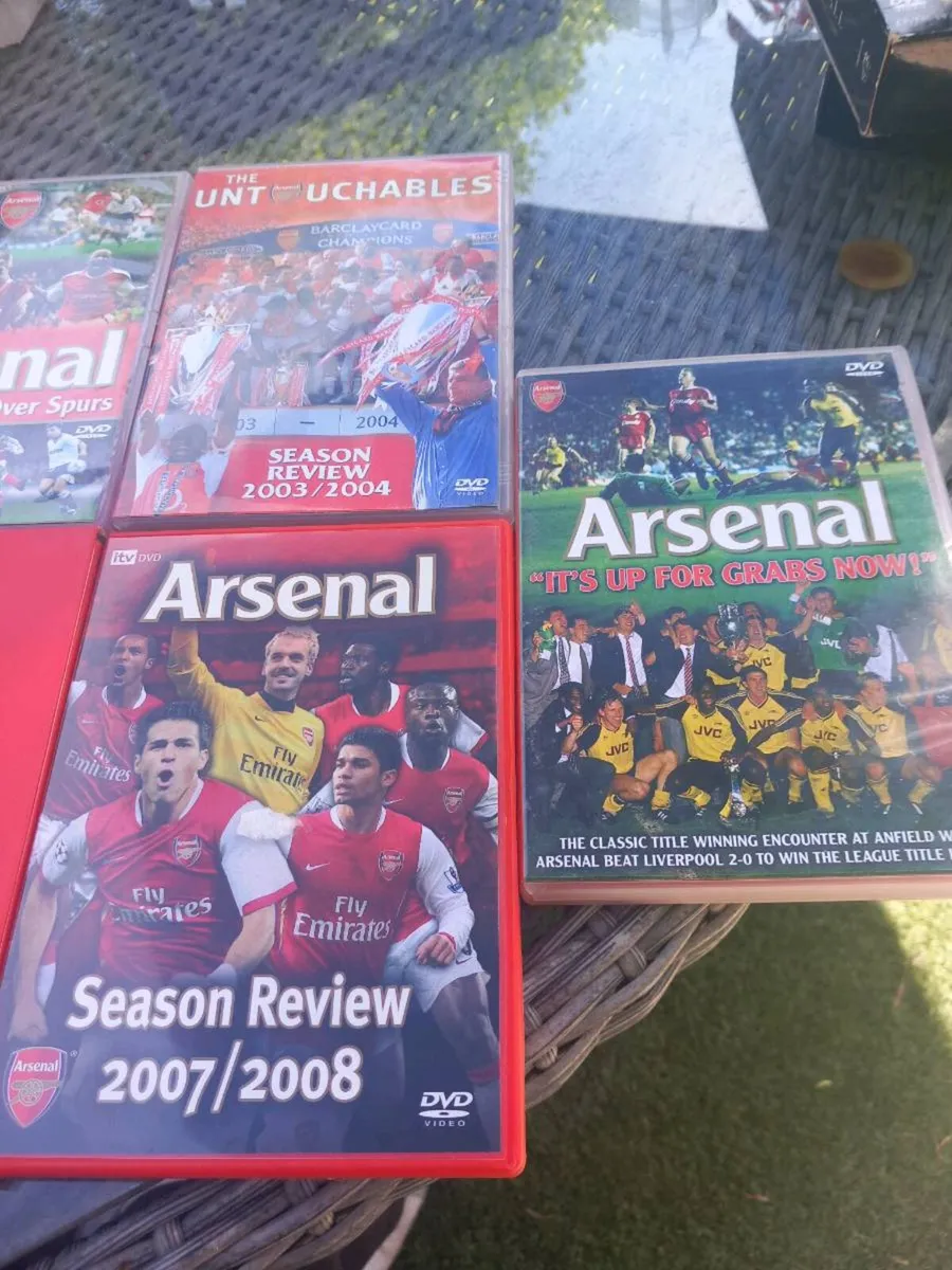 11 Arsenal DVDs and Football DVD set. D18 post 10e - Image 4