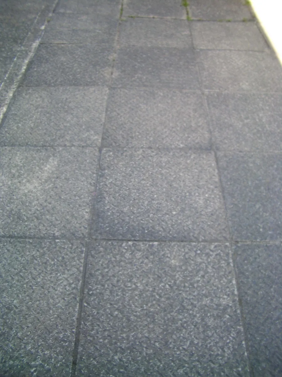 GARDEN PAVING SLABS  2ft x 2 ft - Image 1