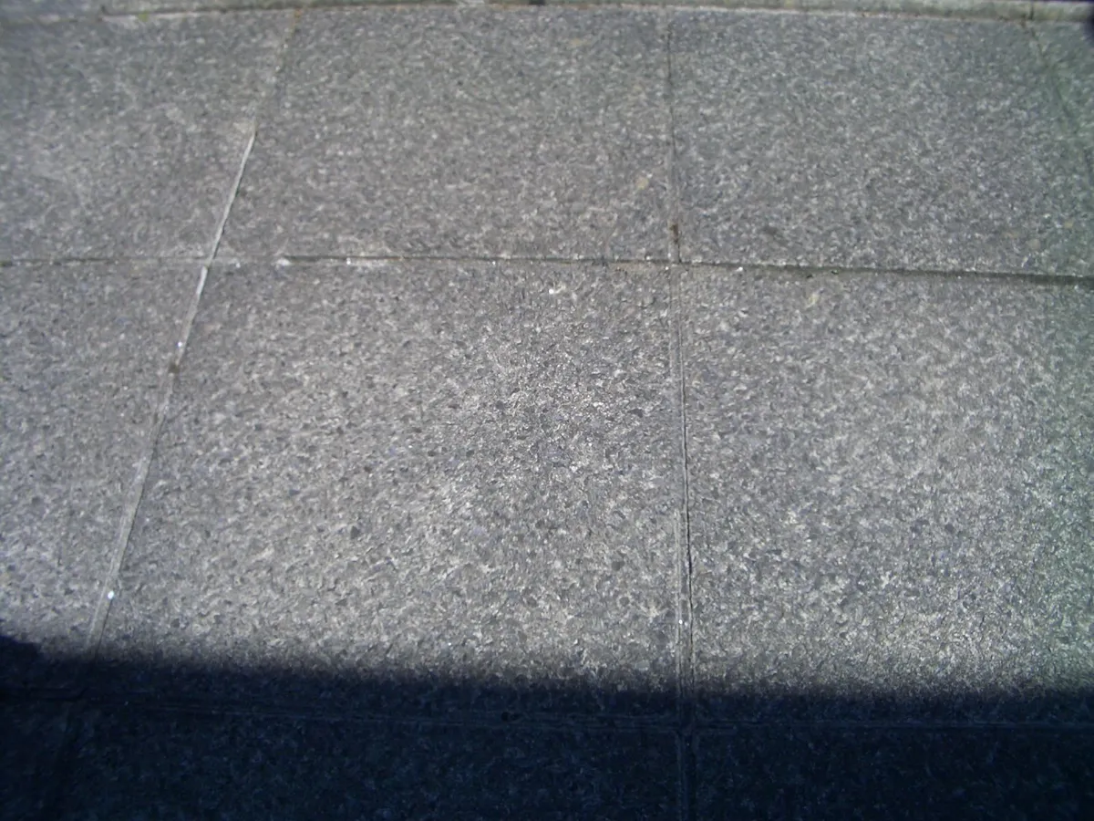 GARDEN PAVING SLABS  2ft x 2 ft - Image 2
