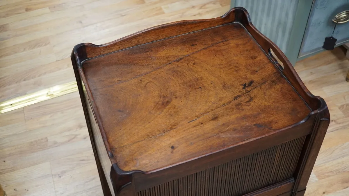George III Tambour Front Tray Top Bedside Cabinet - Image 3