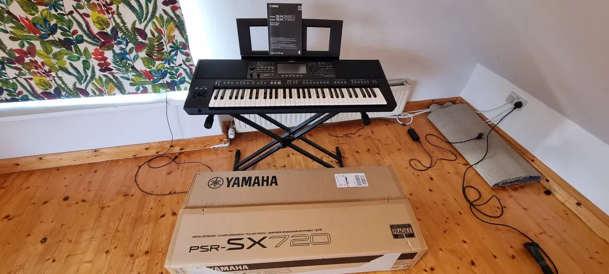 Yamaha PSR-SX720 Keyboard – Like New - Image 1