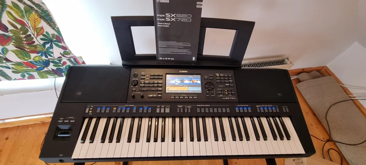 Yamaha PSR-SX720 Keyboard – Like New - Image 2
