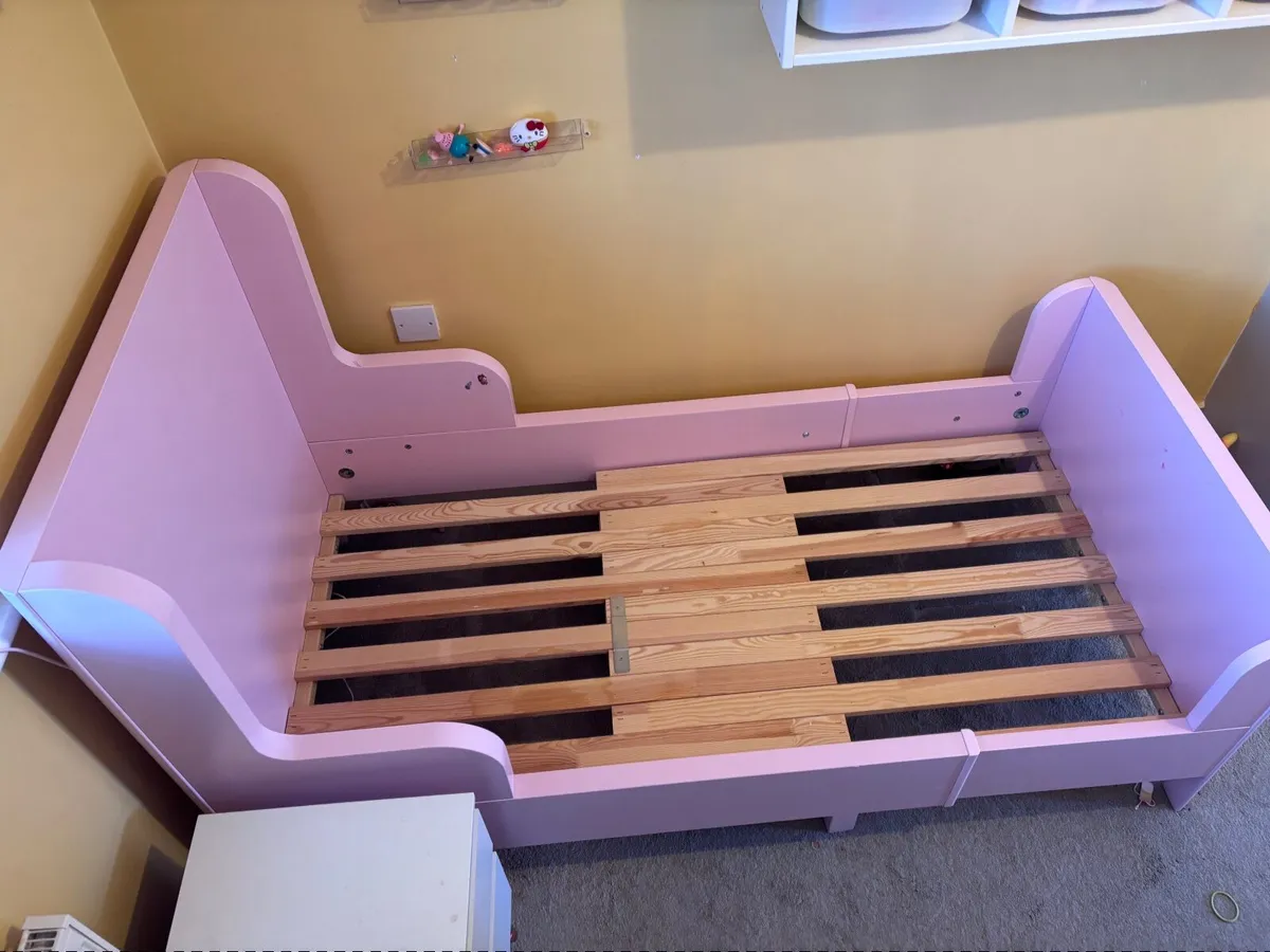 IKEA extendable kids bed (Busunge) - Image 1