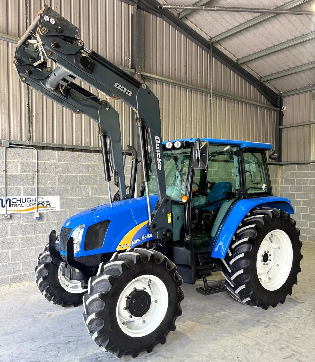 2011 NEW HOLLAND T5040 c/w QUICKE Q33 LOADER - Image 1