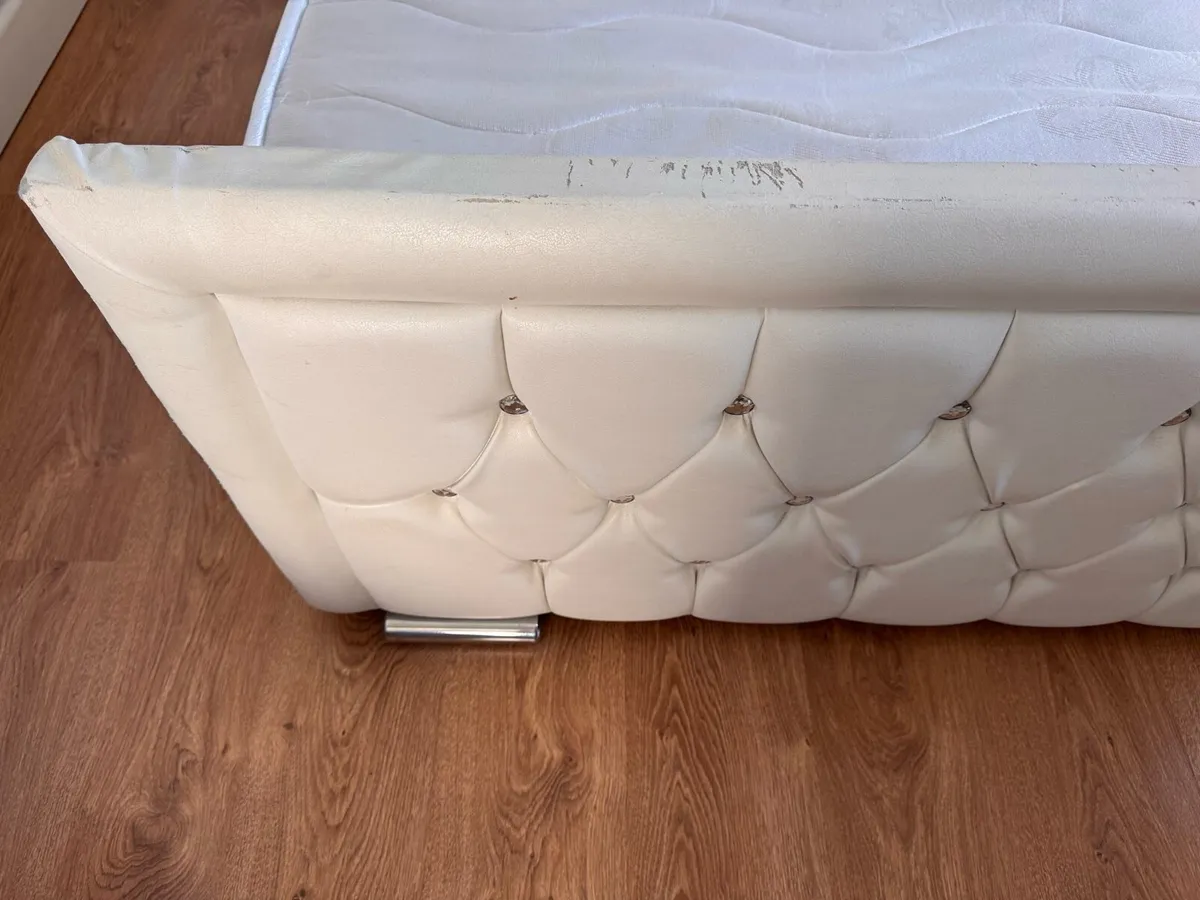 Double Bed - Image 3
