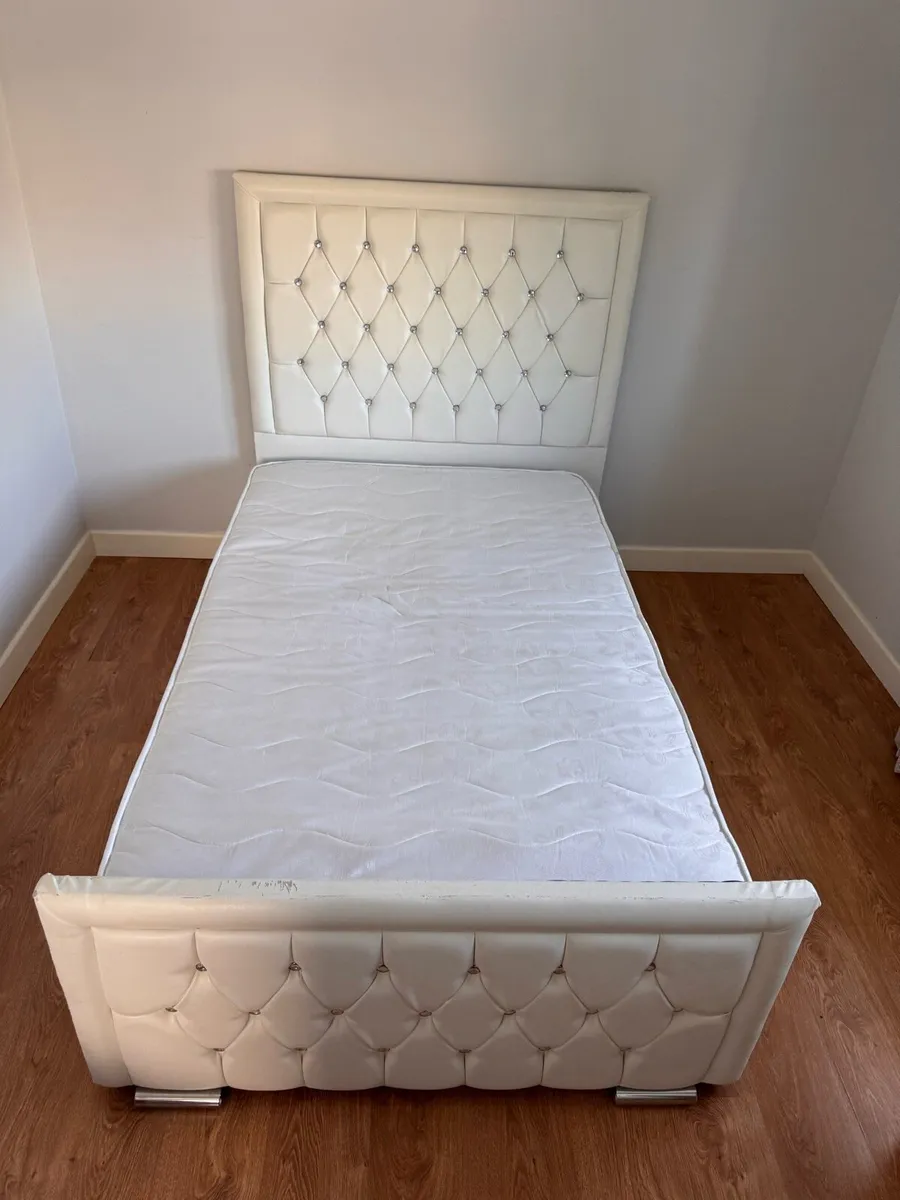 Double Bed - Image 2