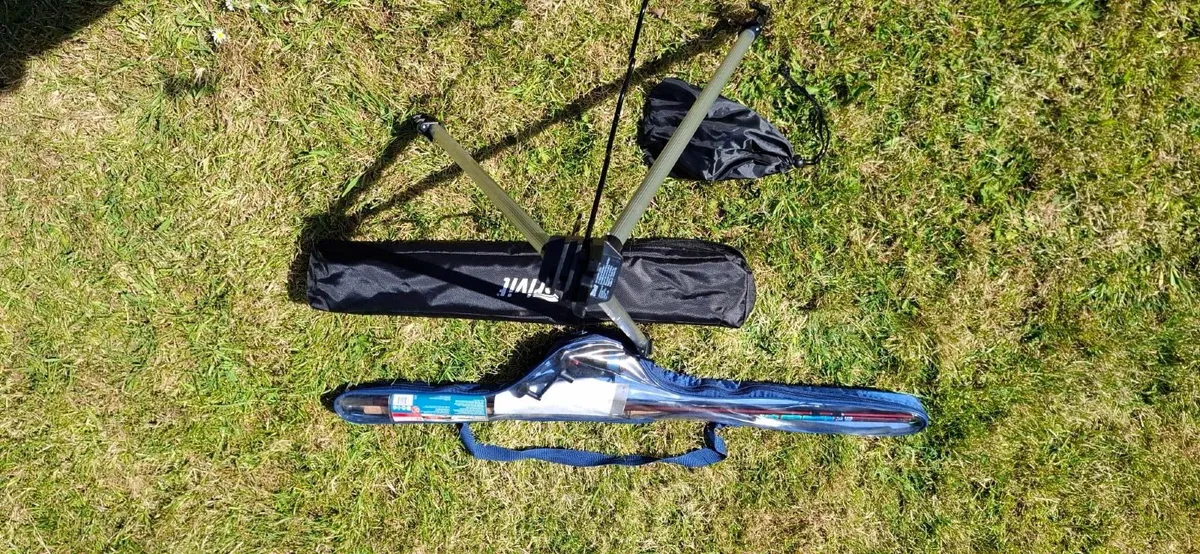 Beginners fishing rod and holder - Image 1
