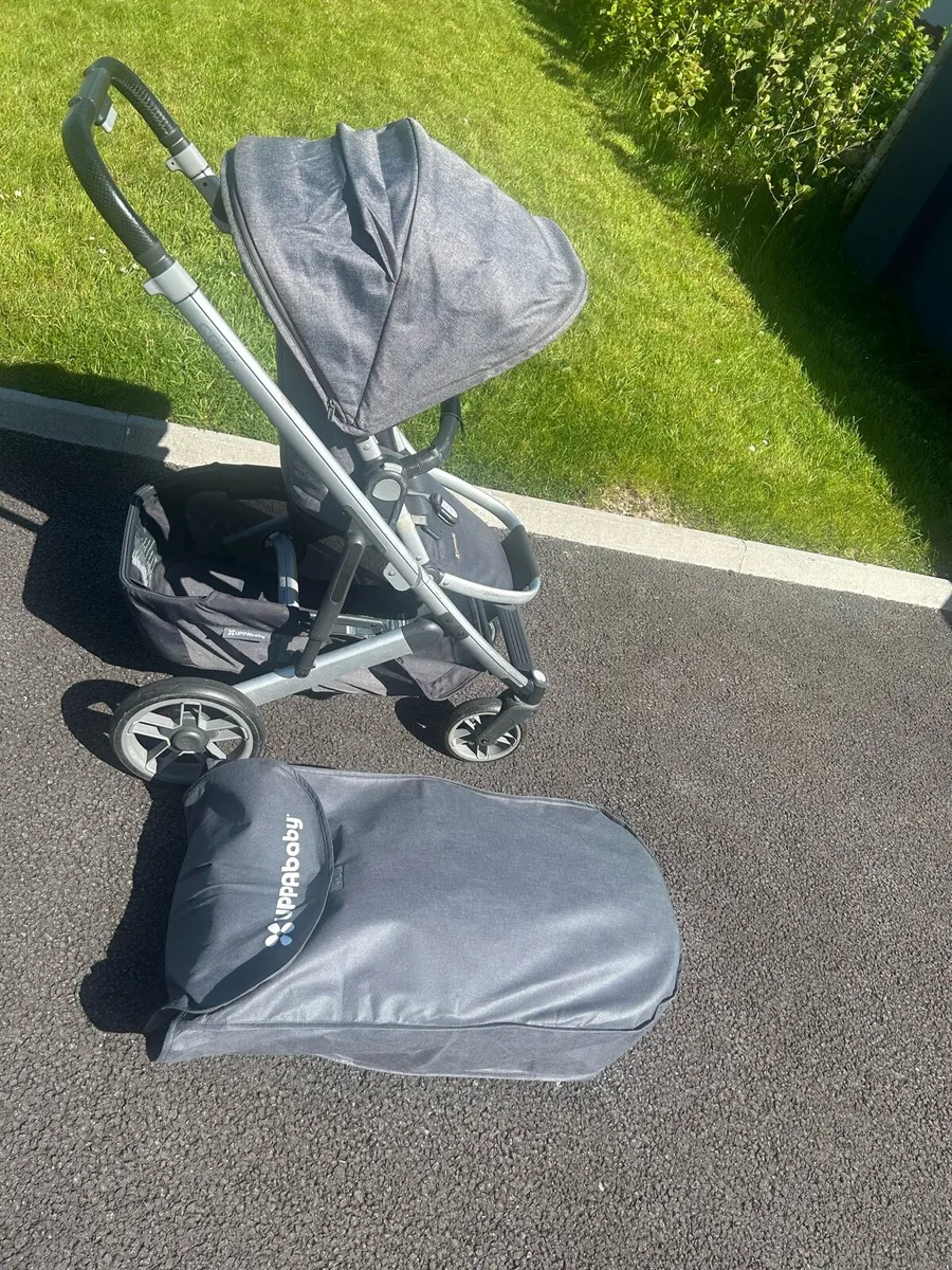 Uppababy Cruz v2 travel system buggy - Image 2