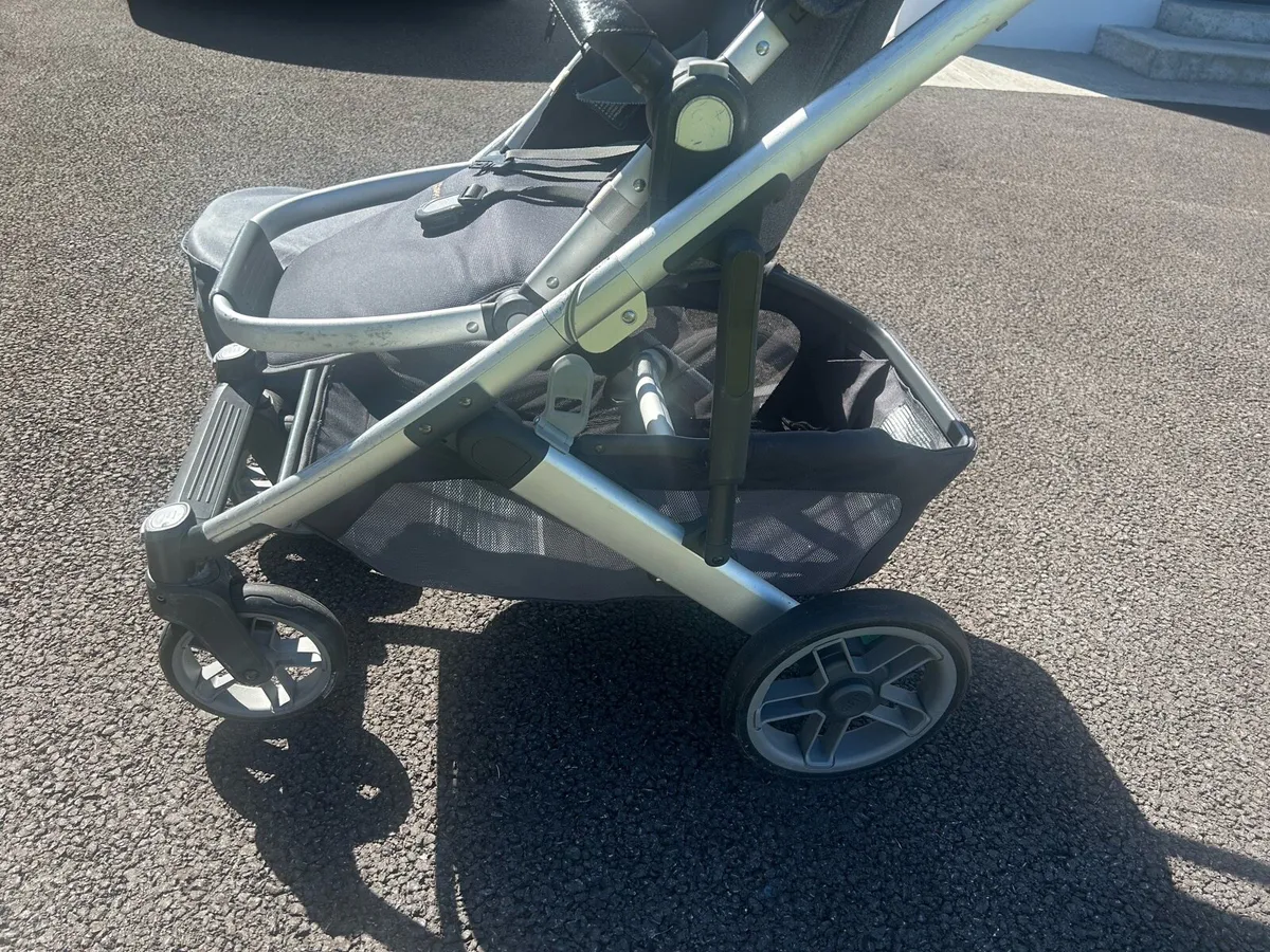 Uppababy Cruz v2 travel system buggy - Image 3