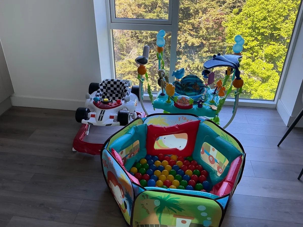 Baby jumper + walker + ball pit - Image 1