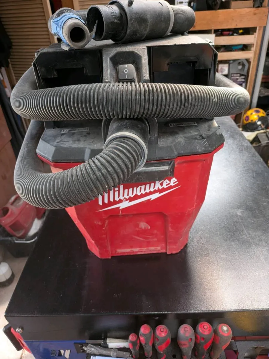 Milwaukee vacuum - Image 1