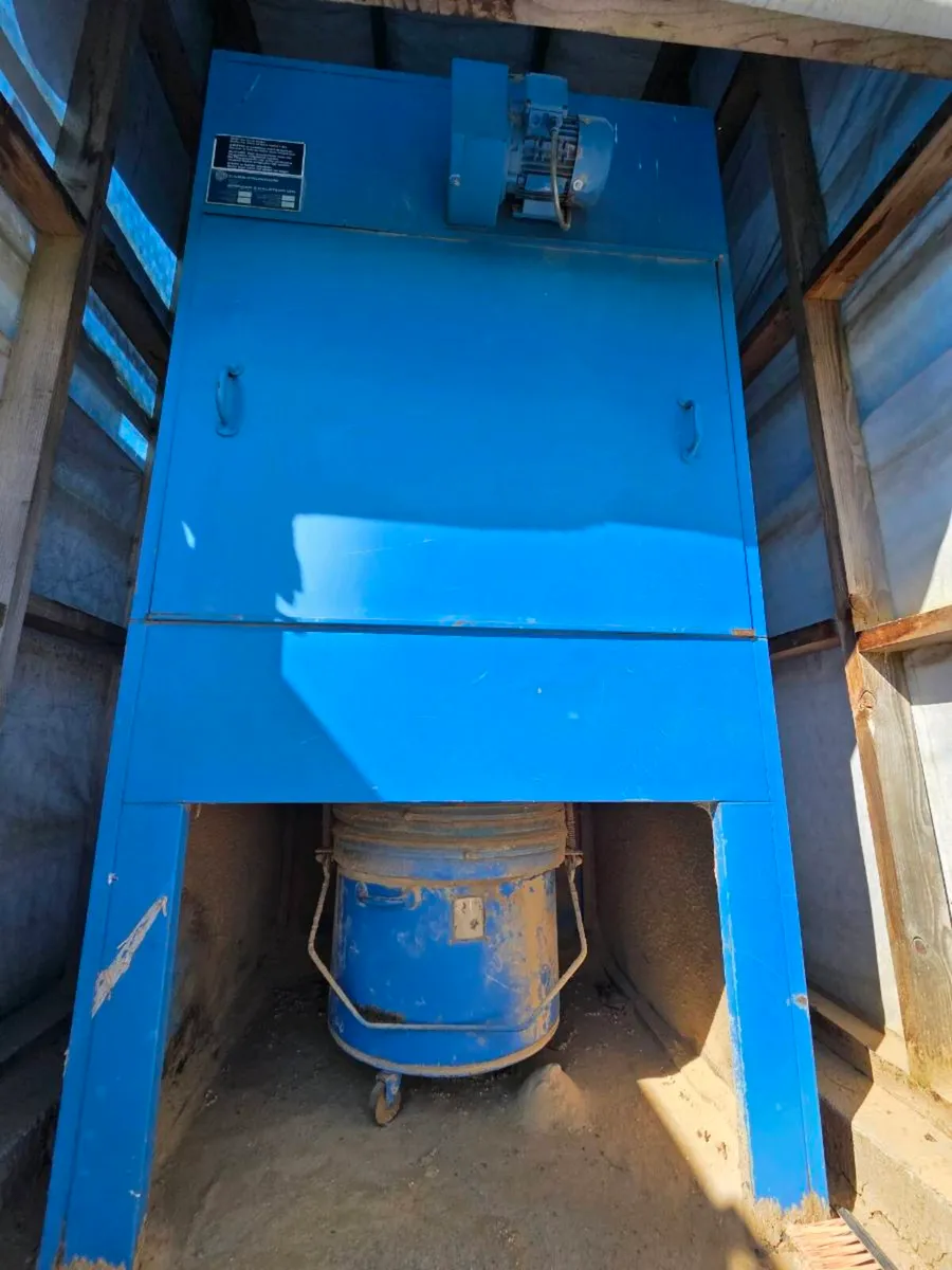 Dust Extractor/ Extraction - Image 1