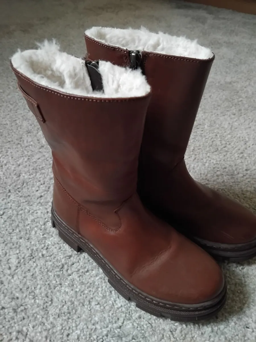 Girls Brown Boots, UK1 - Image 2