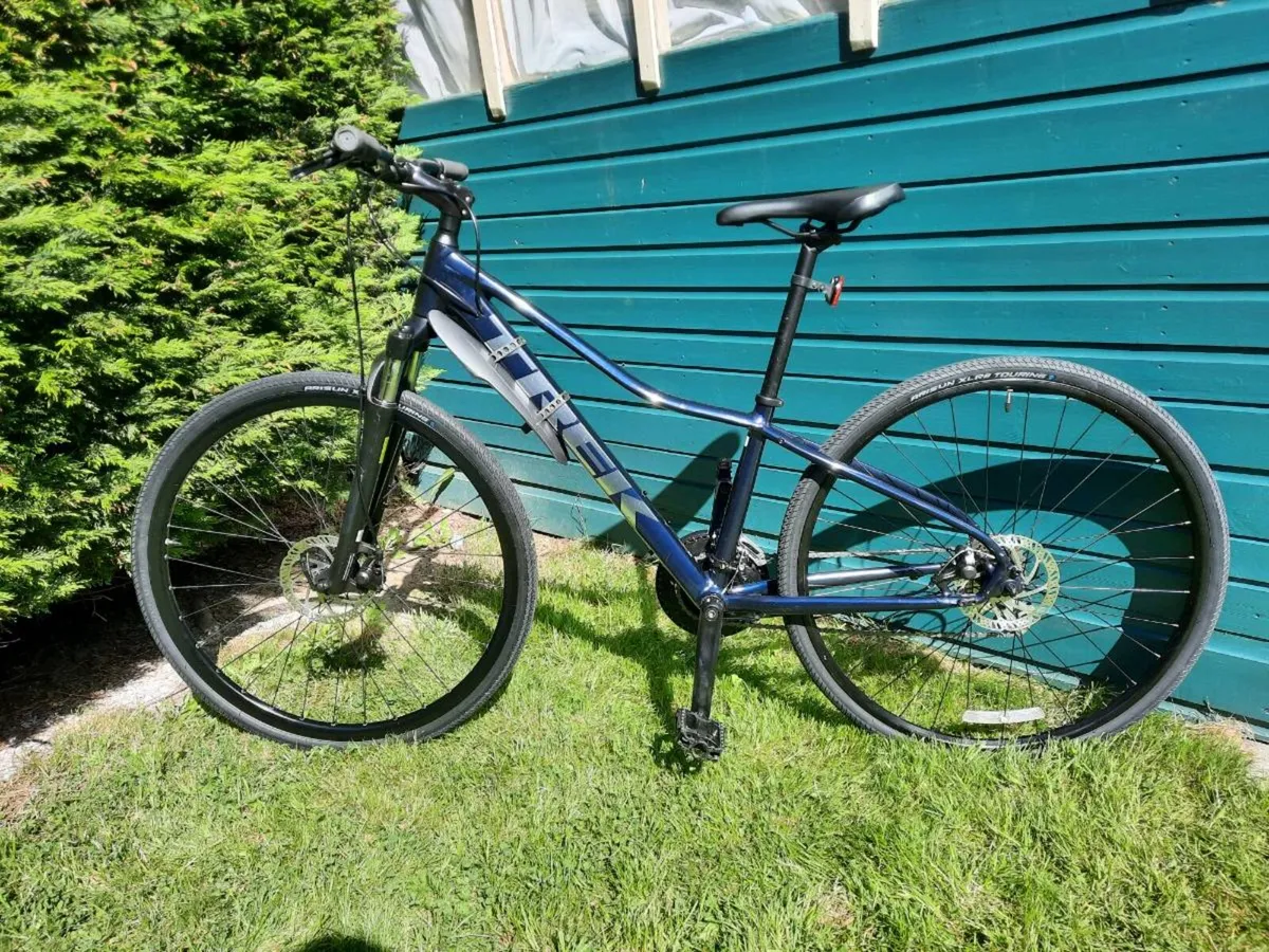Trek Dual Sport Hybrid Bike - Image 2