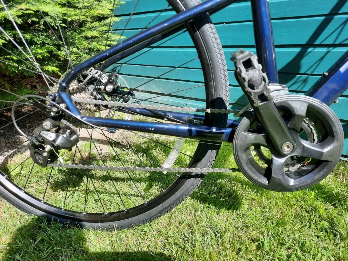 Trek Dual Sport Hybrid Bike - Image 3