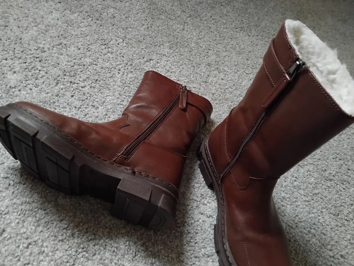 Girls Brown Boots, UK1 - Image 4