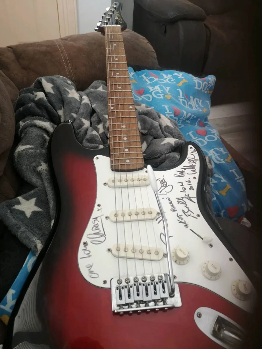 Guitar signed and belonging to aslan and the late - Image 3