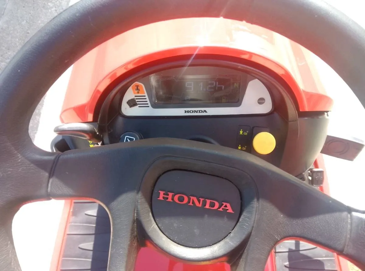 Honda 2417 ride on - Image 4