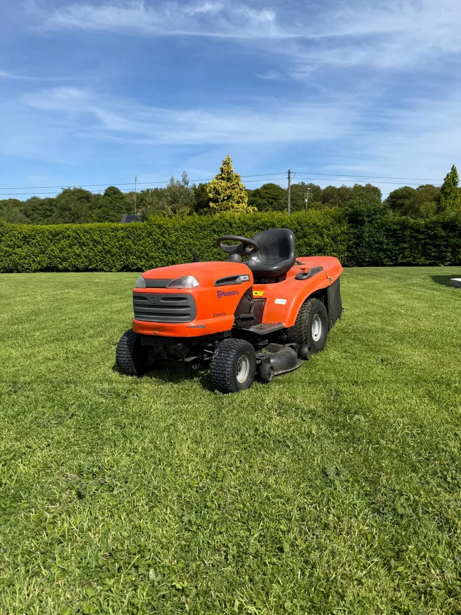Ride on lawn mower - Image 1