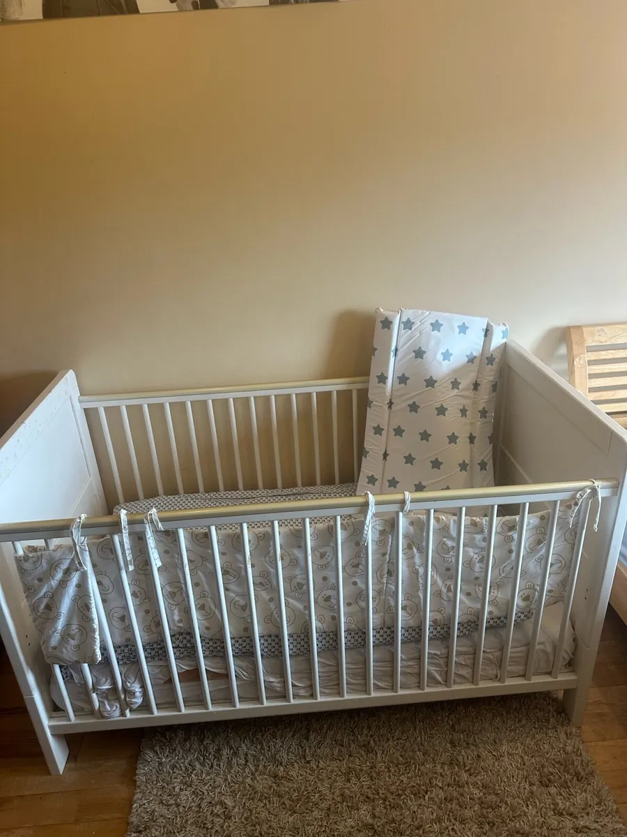 Cot bed - Image 1