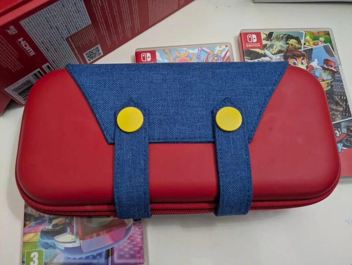 Nintendo Switch OLED + Case - Image 2
